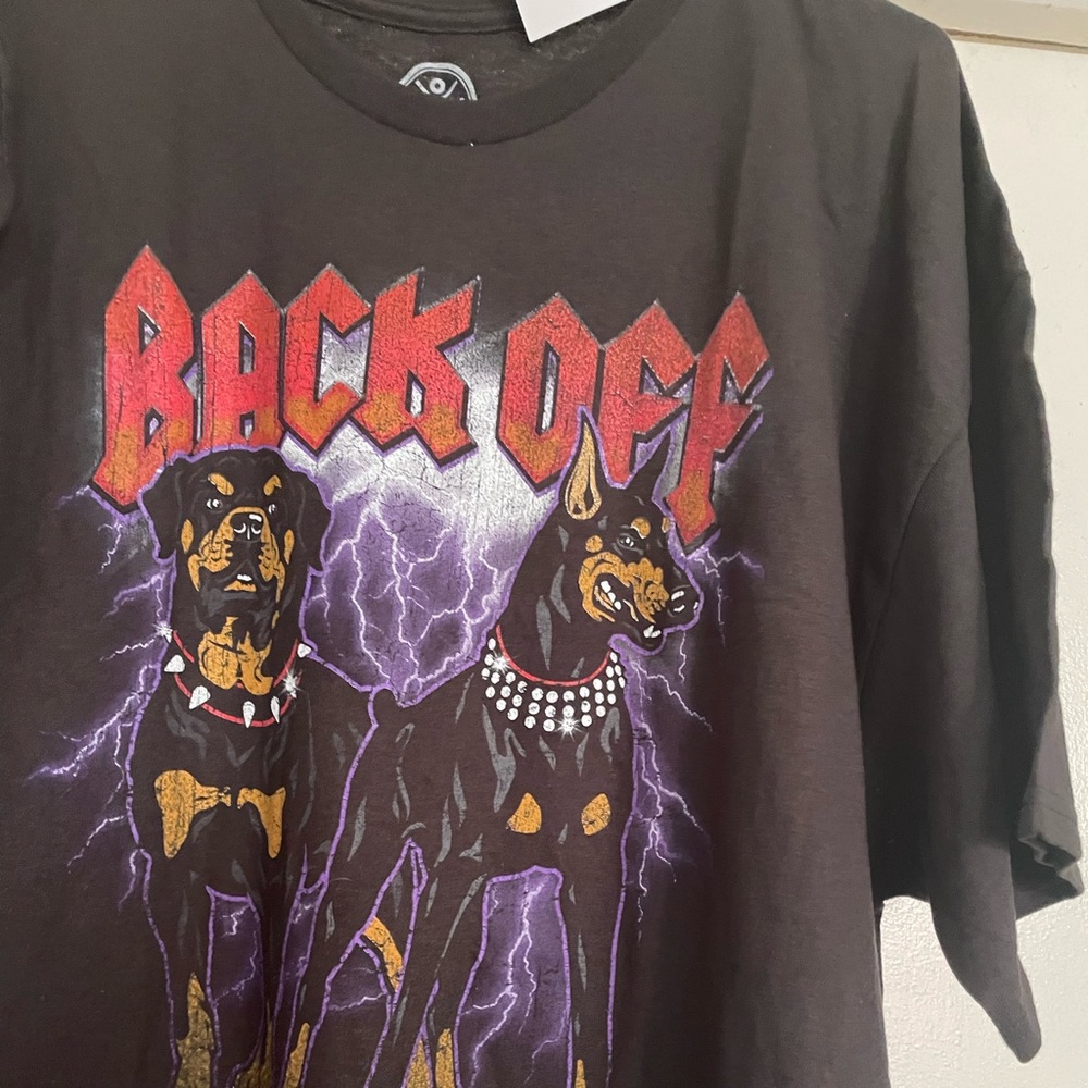 Graphic T-Shirt with Rottweiler and Doberman dogs on the front.